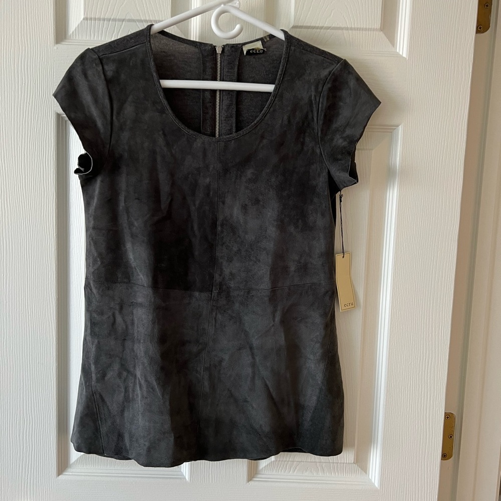 Suede in front and sweater in back. Ecru brand in grey.